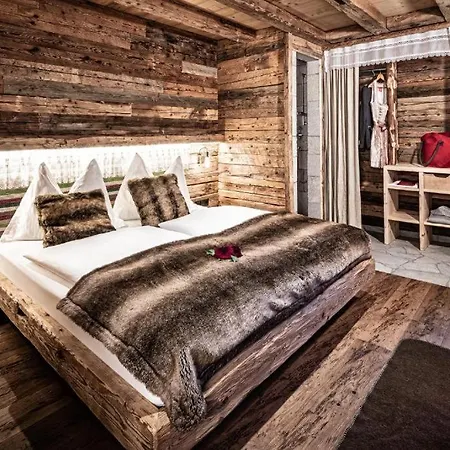 Stunning Chalet With Sauna & Mountain View *